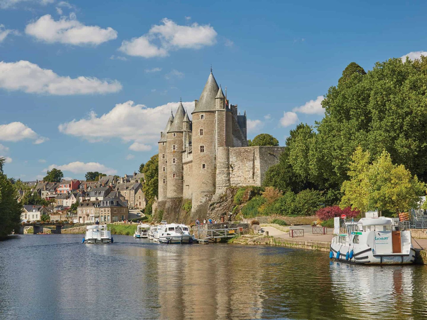 Houseboat in Francia, Bretagna, castello di Josselin