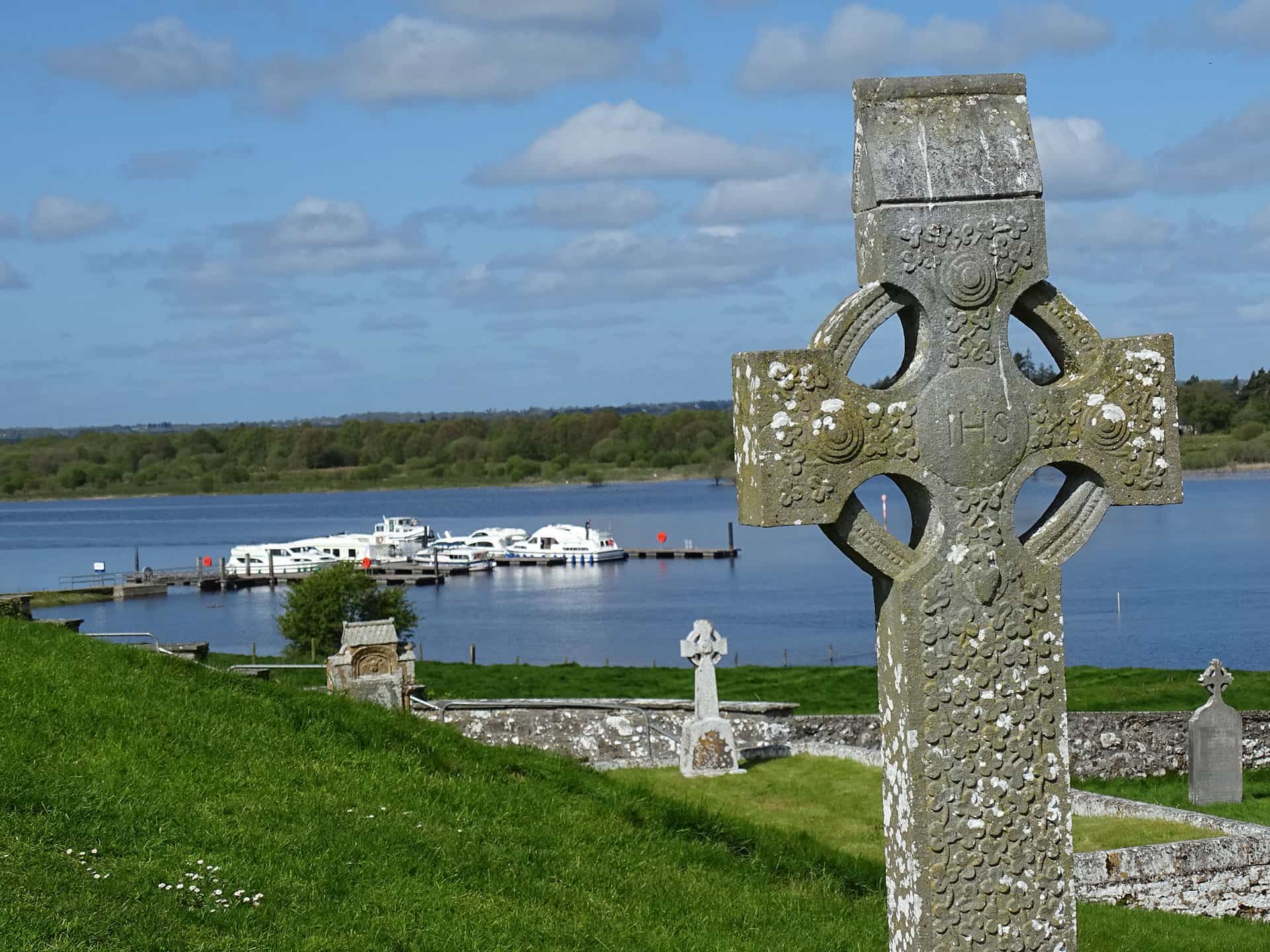 Houseboat in Irlanda all'ormeggio