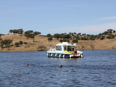 Houseboat nel Lago di Alqueva, in Portogallo