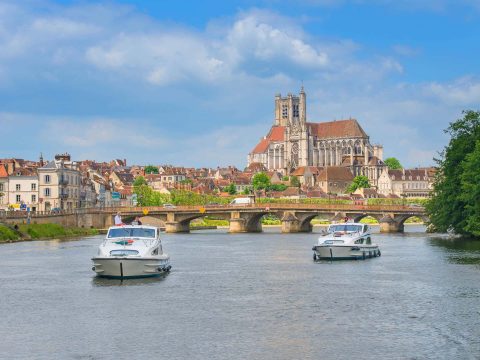 Houseboat sul fiume Saone in Francia Comtè