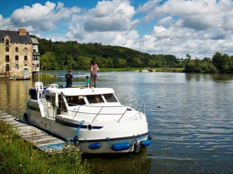 Houseboat in Anjou sul fiume Mayenne