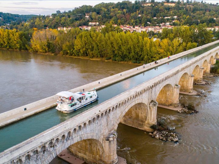 Penichette in Aquitania sul ponte-canale di Agen