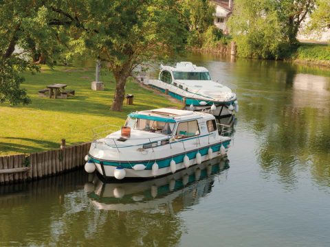Houseboat in ormeggio sullo Charente in Francia