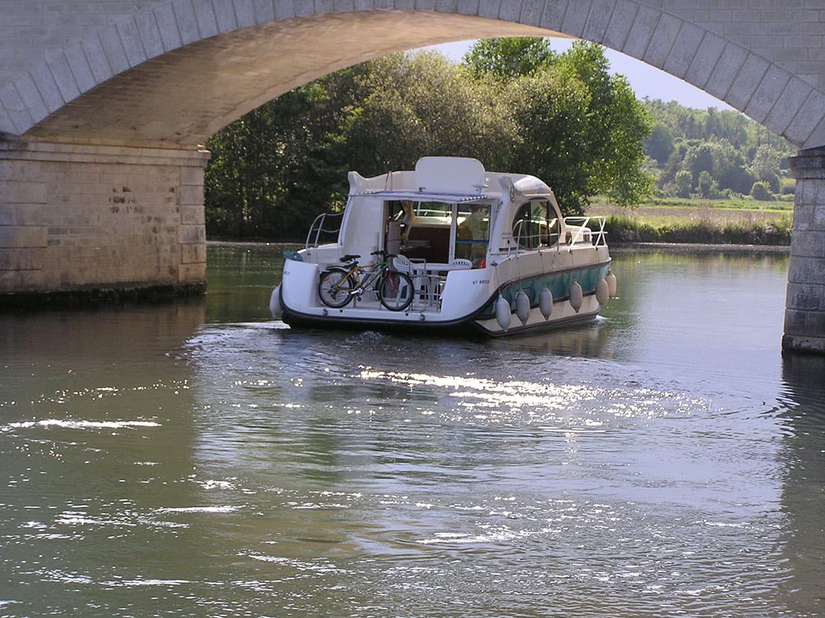 Houseboat Estivale Quattro vista di poppa