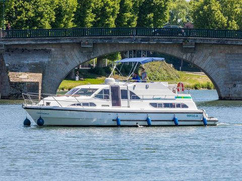 Houseboat Europa 400 in navigazione
