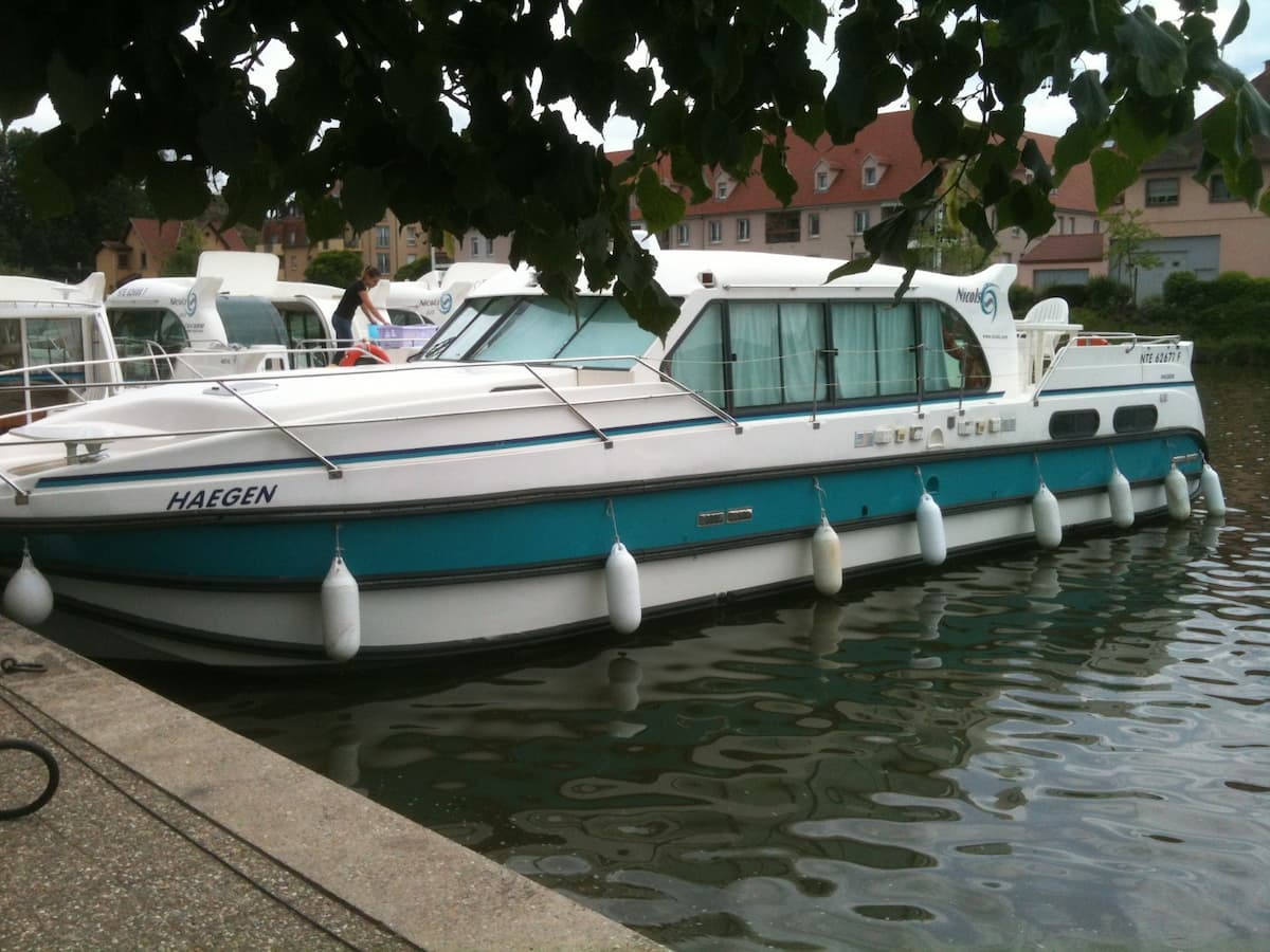 Houseboat Gran Comfort 1350 vista laterale