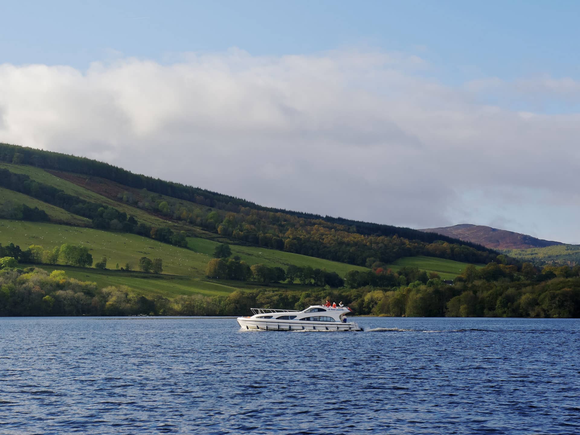Houseboat in Scozia nel Canale di Caledonia