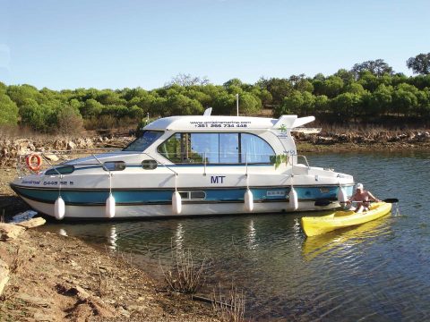 Houseboat Sedan 1000/1010 all'ormeggio