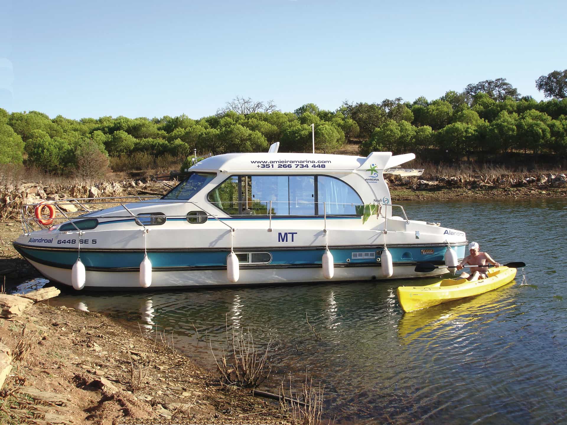Houseboat Sedan 1000/1010 all'ormeggio