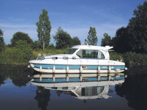 Houseboat Sedan 1170 in navigazione