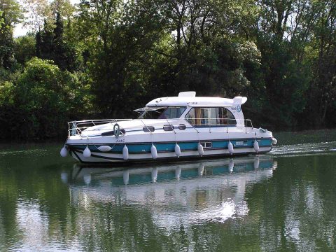 Houseboat Sedan 1310 in navigazione