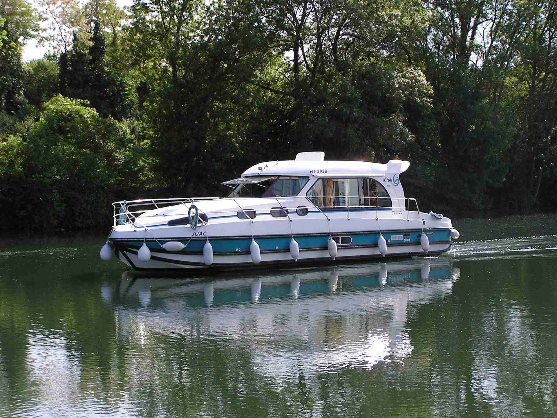 Houseboat Sedan 1310 in navigazione