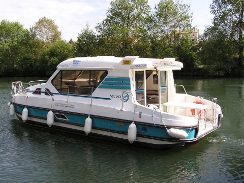 Houseboat Sedan 800 vista di poppa