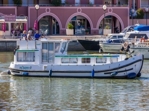 Penichette 1106 FB a Lattes in Camargue
