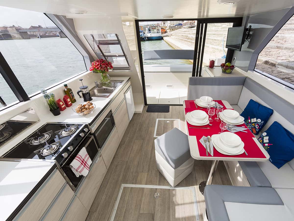 Houseboat Horizon 2 salone