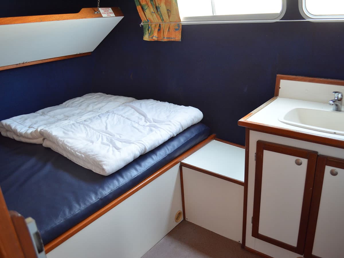 Houseboat Tarpon 37 cabina