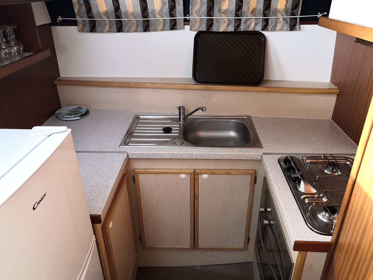 Houseboat Tarpon 37 cucina