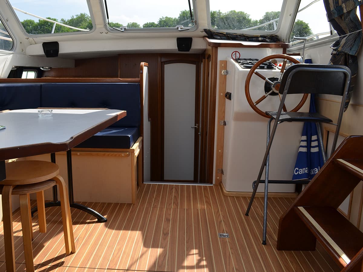 Houseboat Tarpon 37 salone