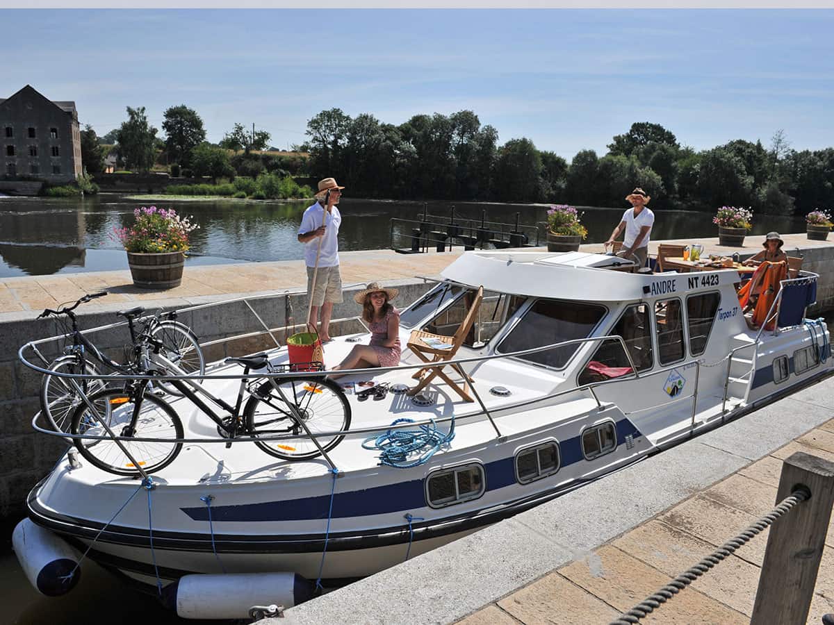 Houseboat Tarpon 37 vista laterale