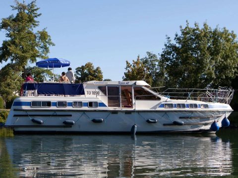 Houseboat Tarpon 42 in navigazione