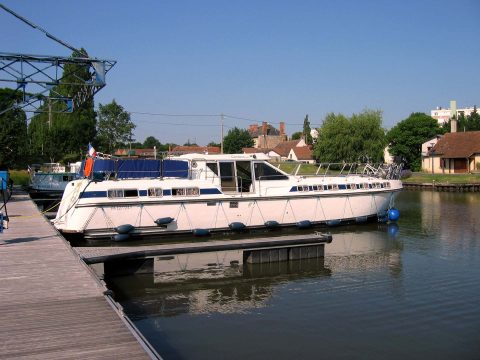 Houseboat Tarpon 49 Quattro Prestige vista laterale