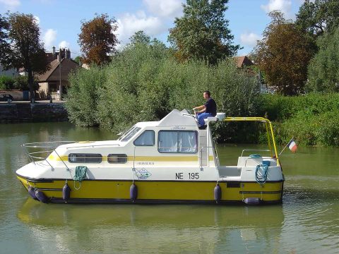 Houseboat Triton 860 Fly in navigazione