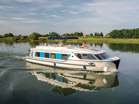 Houseboat Vision 2 in navigazione