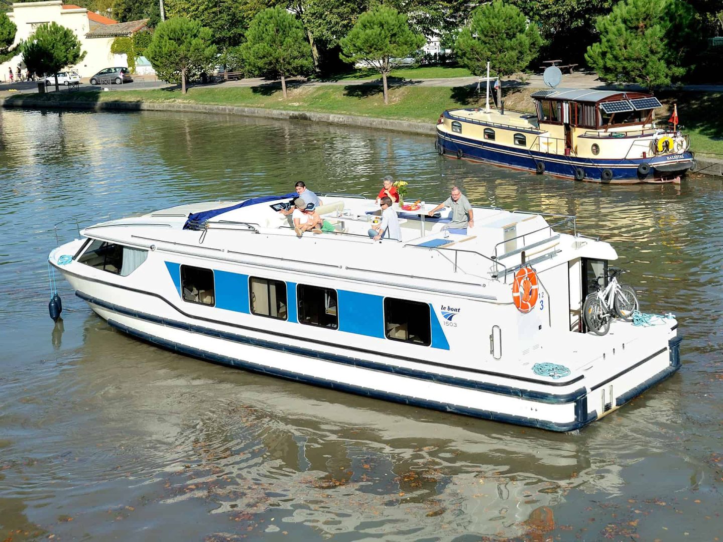 Houseboat Vision 3 in navigazione nel Canal du Midi