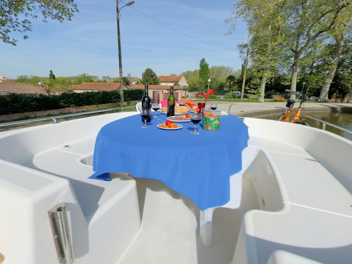 Houseboat Calypso tavolo e panche sul ponte superiore