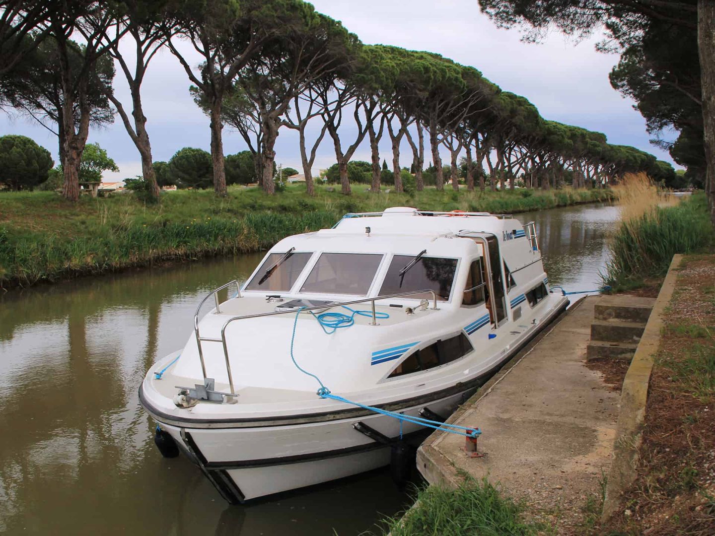 Houseboat Clipper ormeggiata