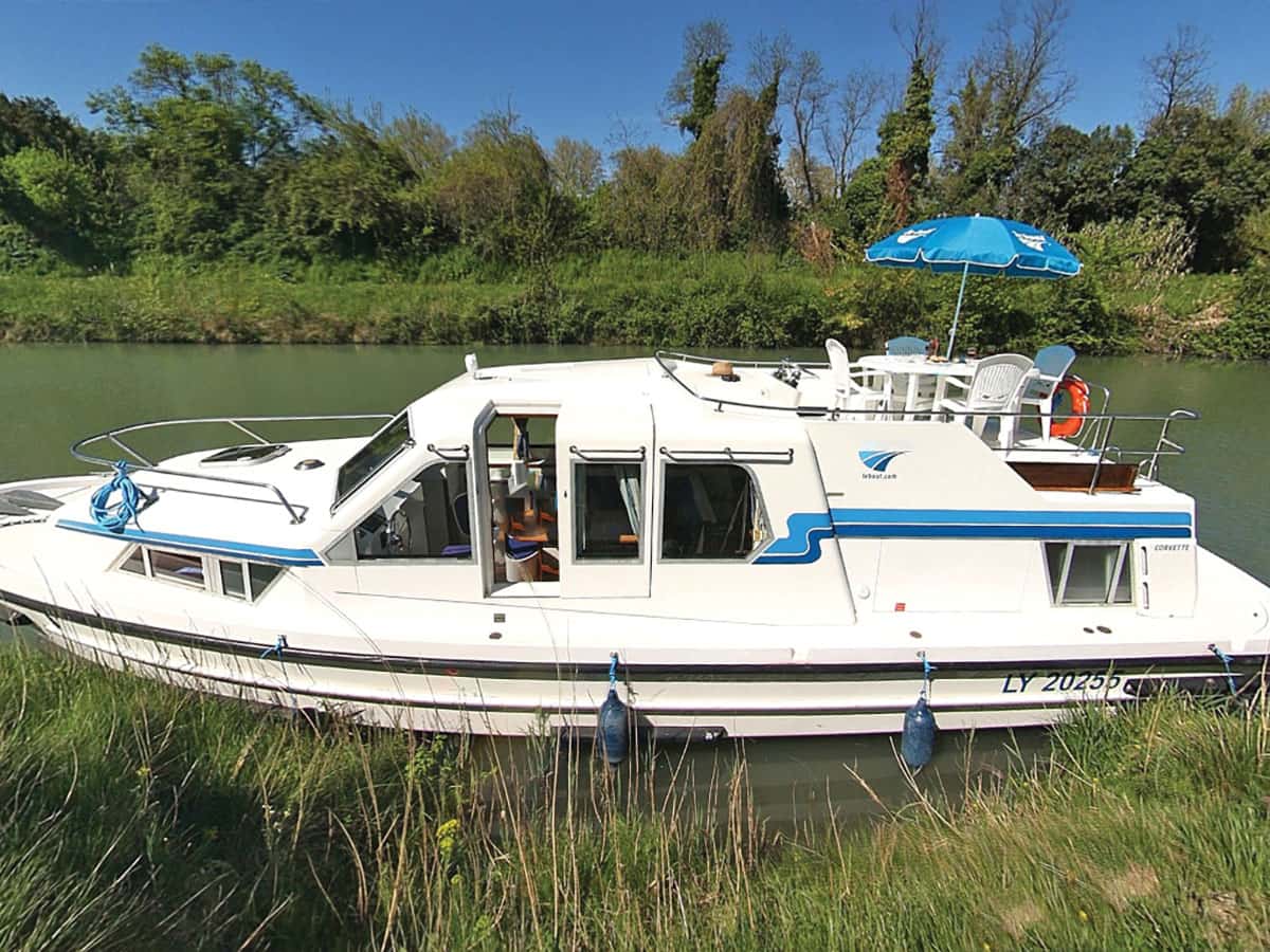 Houseboat Corvette esterni