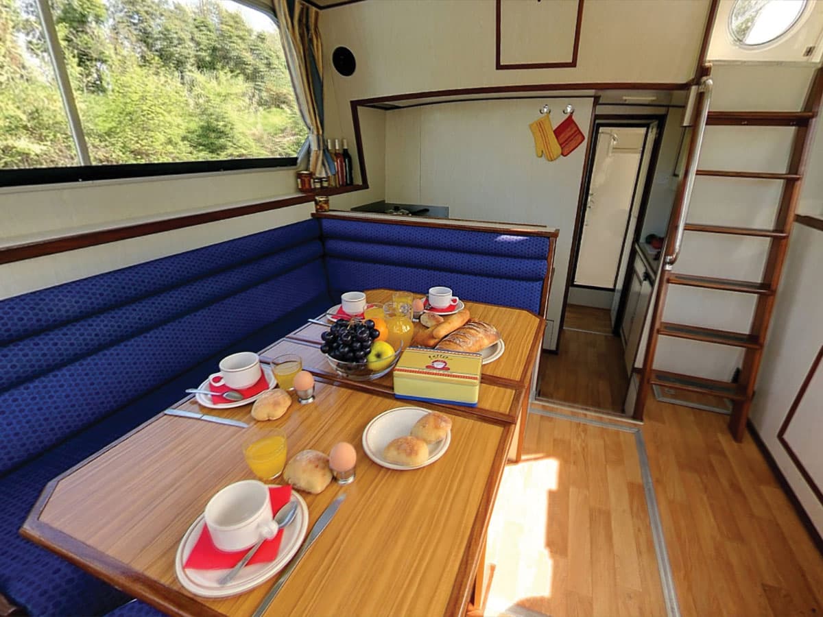 Houseboat Corvette salone