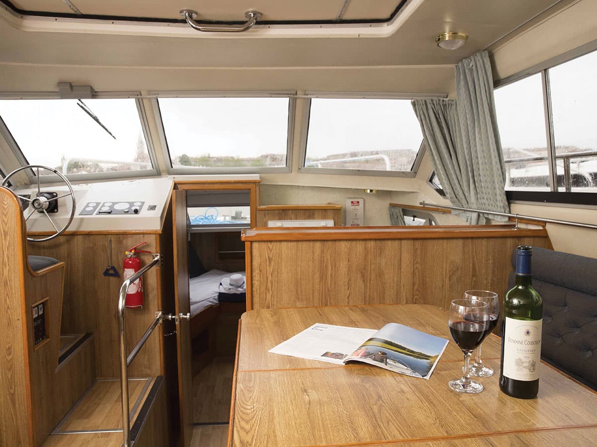 Houseboat Crusader salone