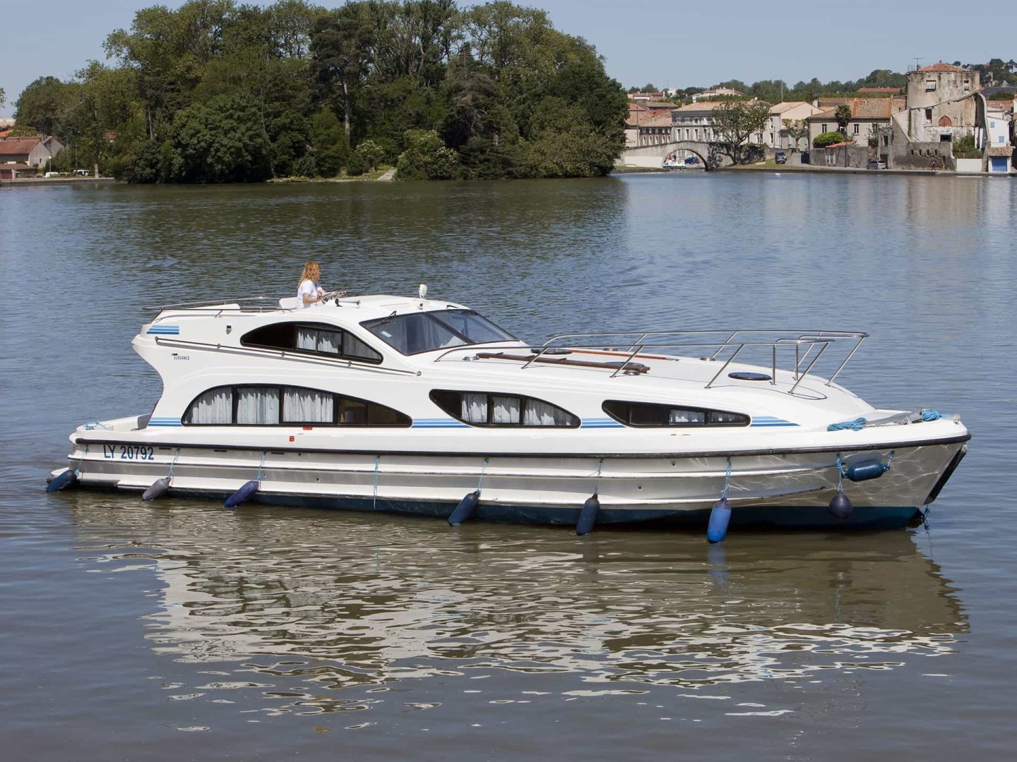 Houseboat Elegance vista laterale