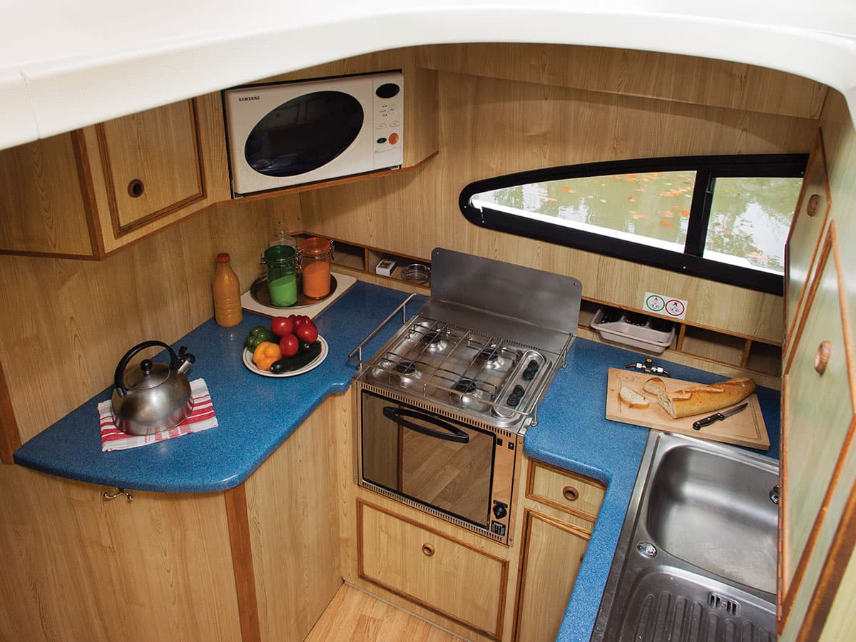 Houseboat Elegance cucina