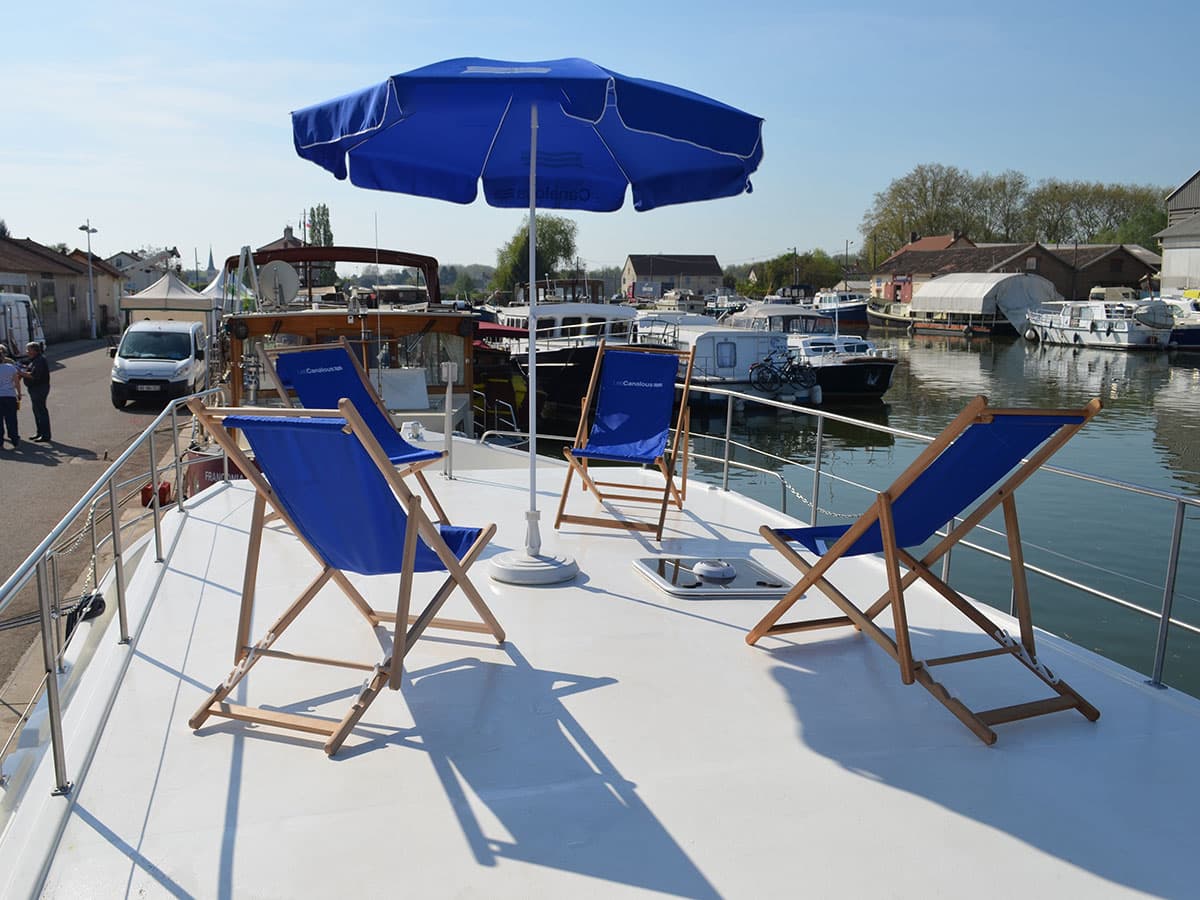 Houseboat Penichette P ponte superiore con sedie a sdraio