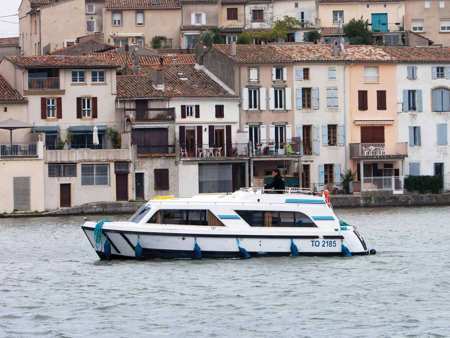 Houseboat Cirrus in navigazione