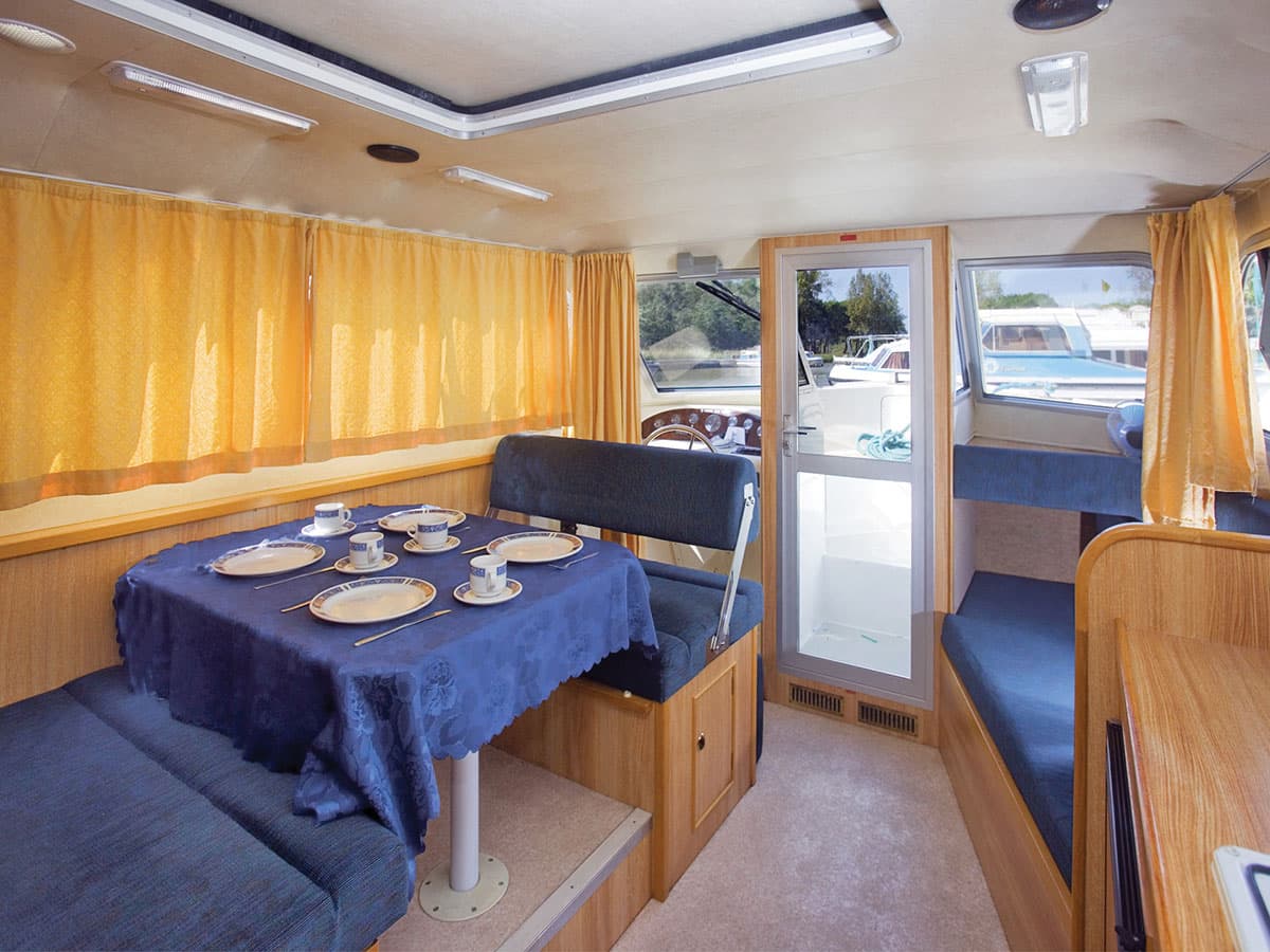 Houseboat Cirrus salone