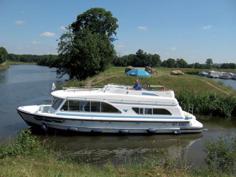 Houseboat Tango in navigazione
