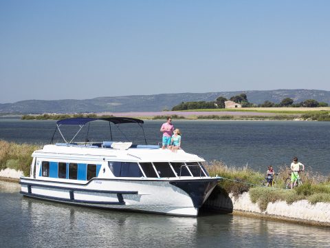 Houseboat in Camargue sul canale da Rhone a Sete
