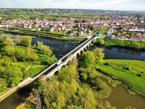 Penichette in navigazione nella Valle della Loira a Dompierre, Francia