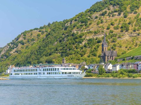Battello sul Reno durante crociera da Amsterdam a Basilea