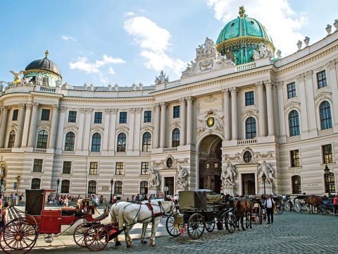 Palazzo Hofburg a Vienna tappa finale della crociera sul Danubio