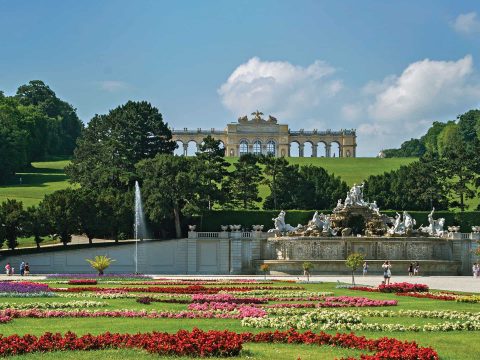 Vienna, Palazzo Shonbrunn, visita con crociera sul Danubio