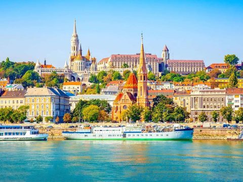 Battello fluviale sul Danubio a Vienna