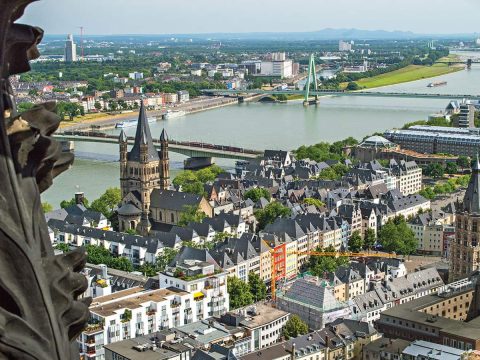Vista città di Colonia sul Fiume Reno