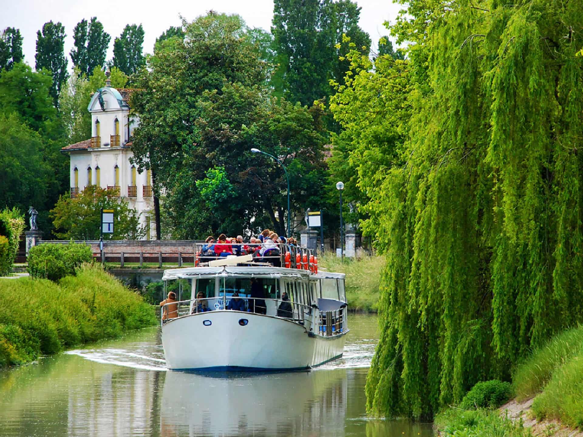 Gita scolastica sul Brenta a bordo di un burchiello