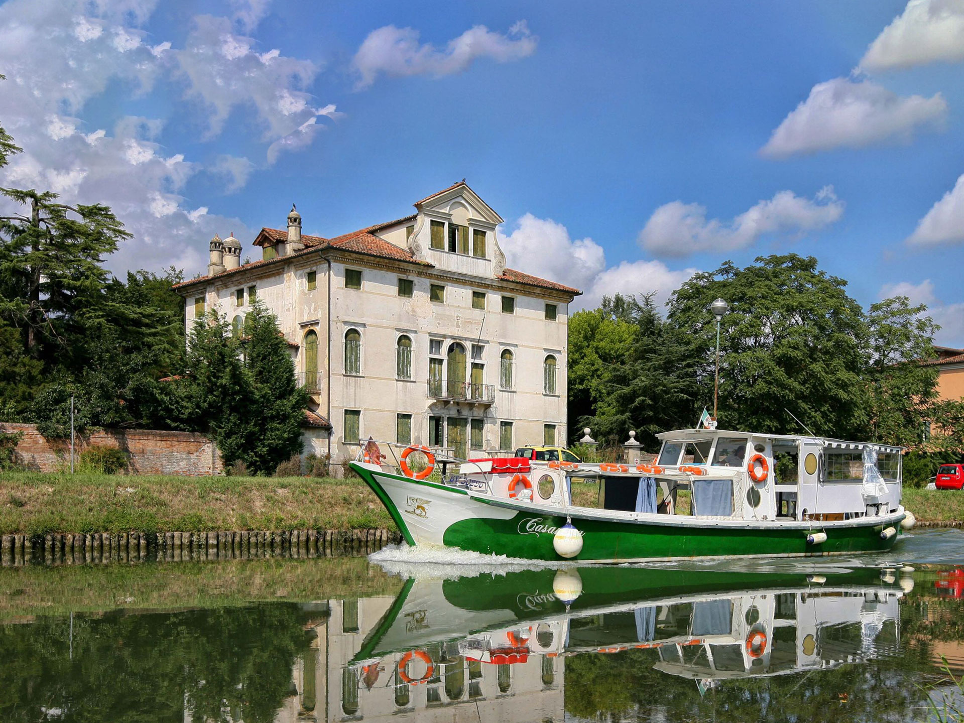 Caratteristico burchiello sulla Riviera del Brenta