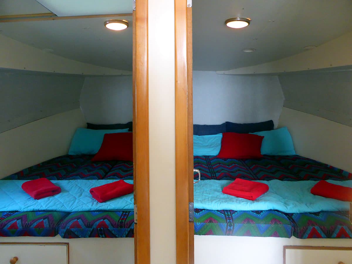 Houseboat New Con Fly First interni