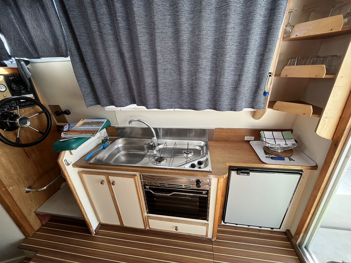 Houseboat New Con Fly Twins cucina